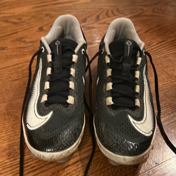 Men’s 9 1/2 Nike react spikes / cleats - Picture 2 of 6